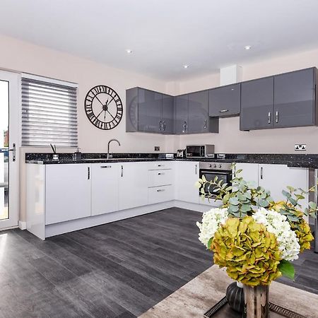 Appartamento Magna House Egham Esterno foto