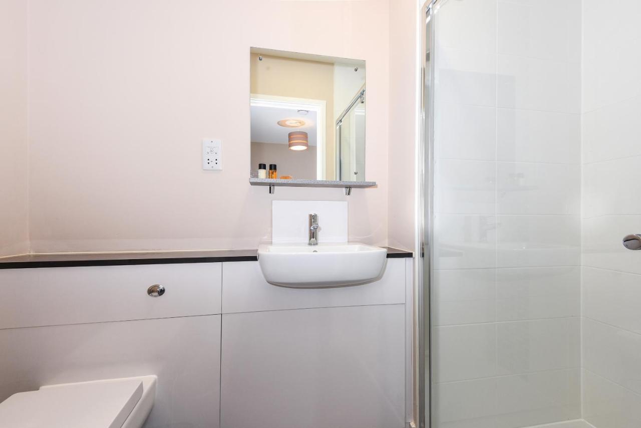 Appartamento Magna House Egham Esterno foto